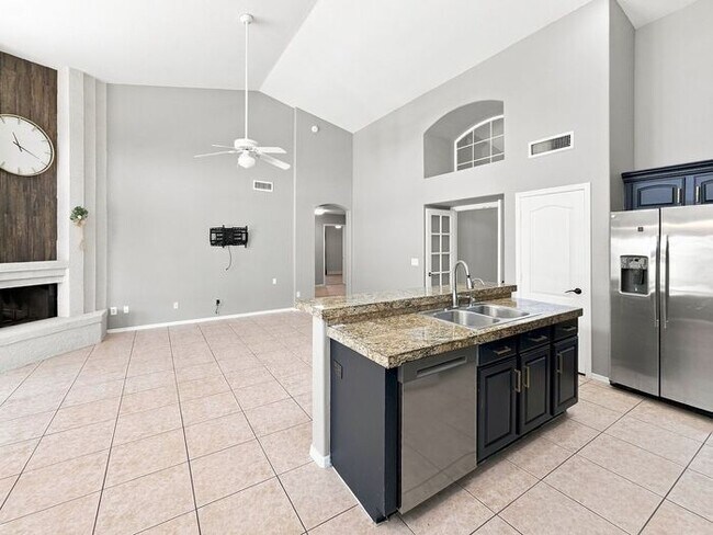 Building Photo - 4 Bedroom Home in the Heart of Ahwatukee for Rent