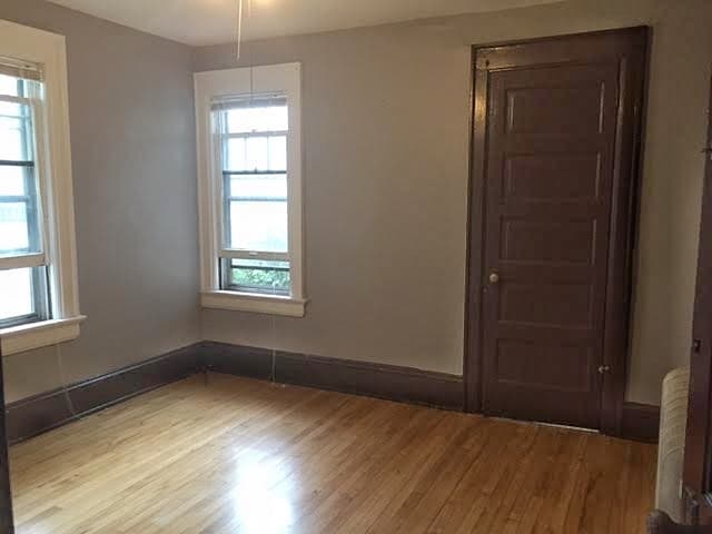 bedroom - 3022 N Oakland Ave