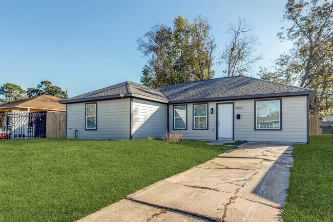 Building Photo - 5874 Belcrest St