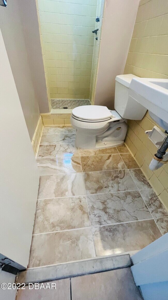 Building Photo - 732 N Halifax Ave