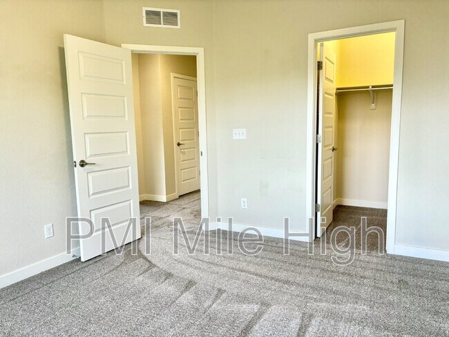Building Photo - 2029 W 67th Pl