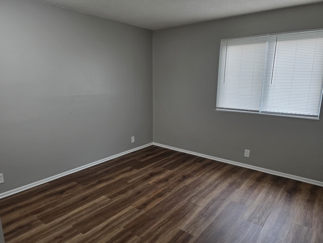 Building Photo - 3320