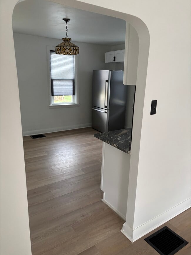 Building Photo - 210 Division St