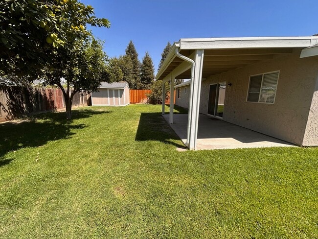 Building Photo - Nice home for rent in Visalia