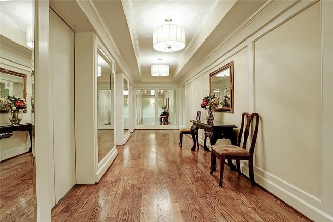 Building Photo - 2929 Buffalo Speedway