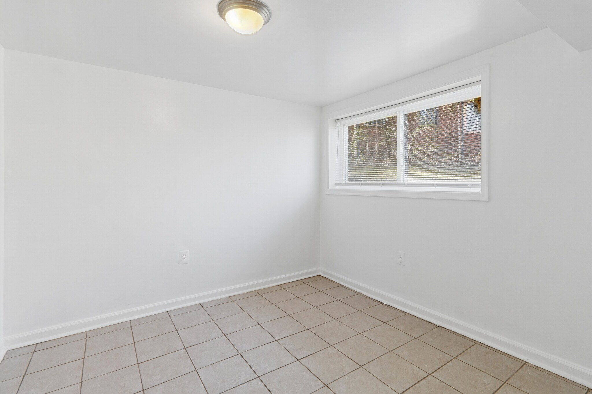 Building Photo - 407 Lebaum St SE