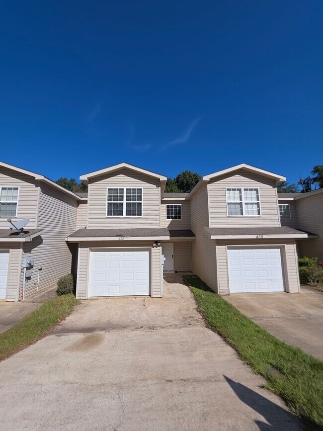 Primary Photo - 435 Sandy Oak Dr