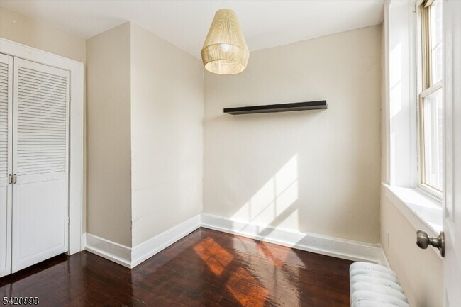 Building Photo - 43 Pleasant Way