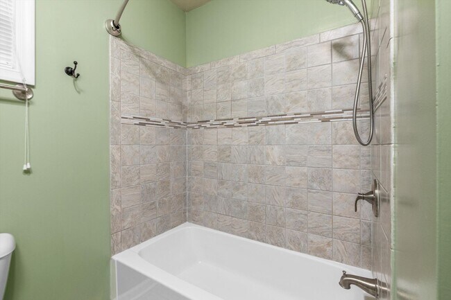 Building Photo - Stylish 3BR/2BA Single-Level Living in Nor...
