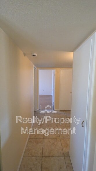 Building Photo - 26808 Augusta Dr