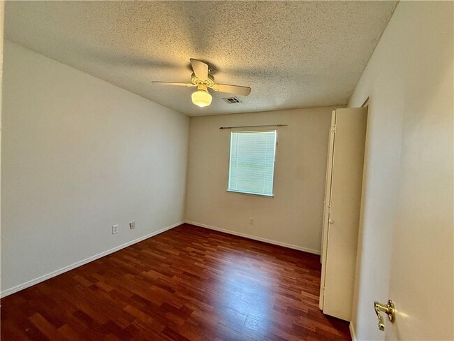 Building Photo - 2313 W Beech St
