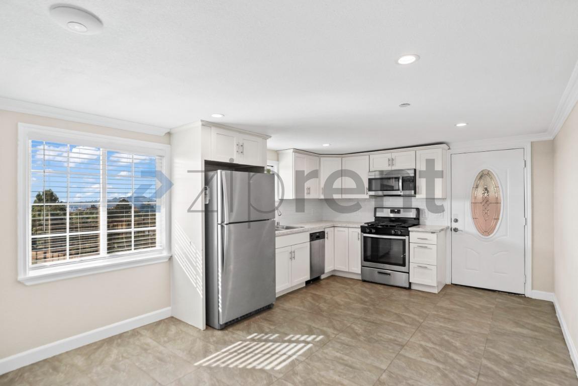 Building Photo - Unit A