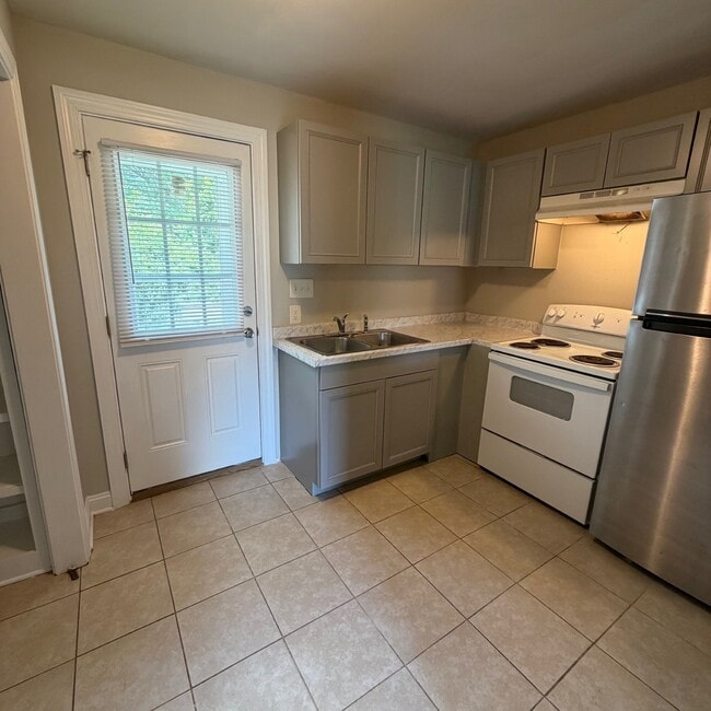 Building Photo - 107 Juniper Ln