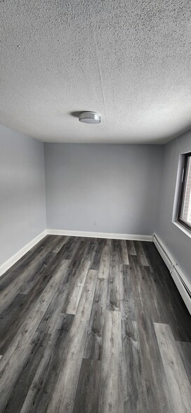 Building Photo - 262 E Haverhill St