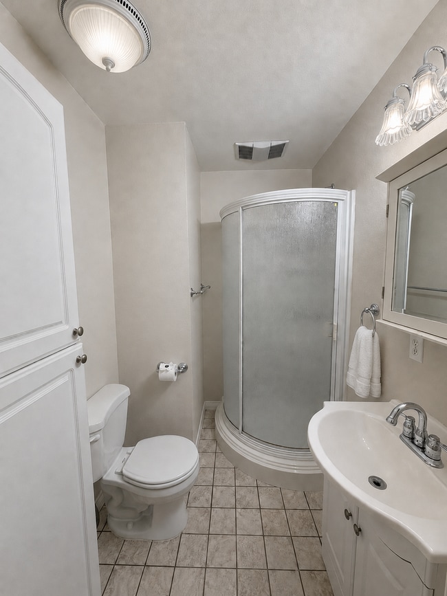 Building Photo - East Long Beach 3 bedroom 2 bath w/ bonus room