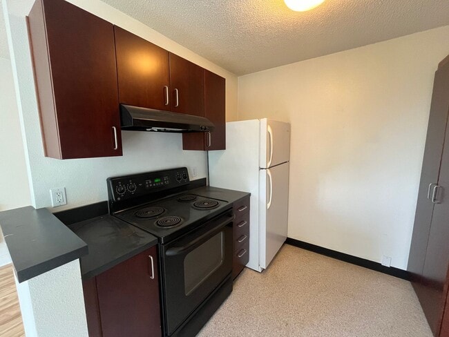 Building Photo - 1Bd/1Ba Home in Goose Hollow neighborhood ~ Secured Garage Parking and Additional Storage Unit!!!