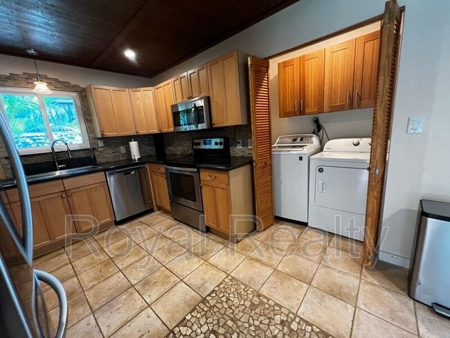 Building Photo - 167 Mahina St