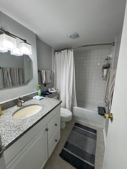 Building Photo - 6800 Fleetwood Rd