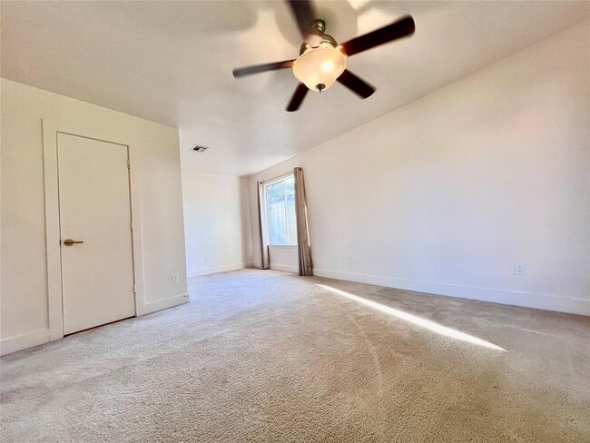 Building Photo - 5015 Summit Lodge Dr