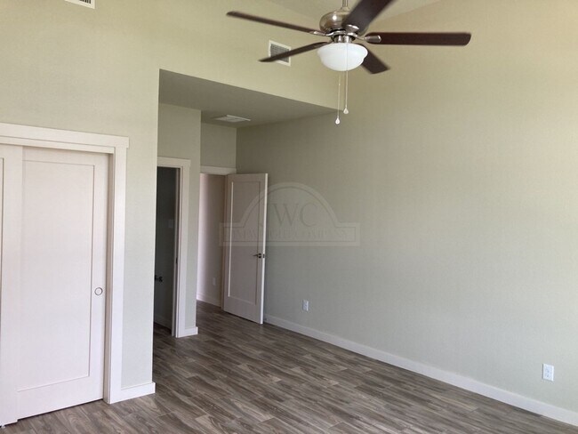 Building Photo - 5007 White Rose Dr