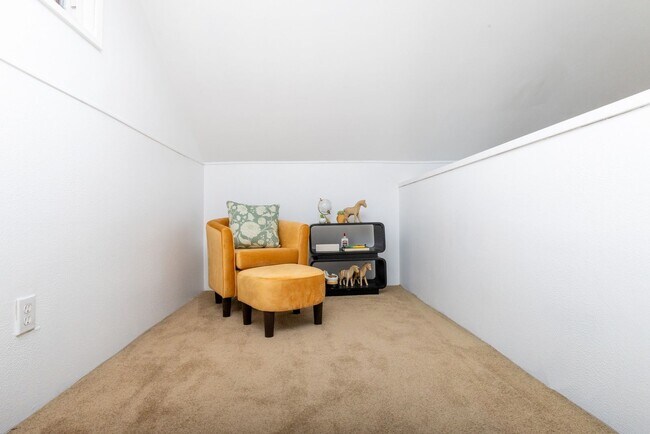 Building Photo - 703 Manzanita Ave