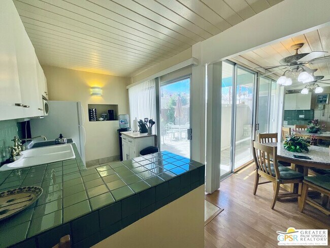 Building Photo - 1111 E Palm Canyon Dr