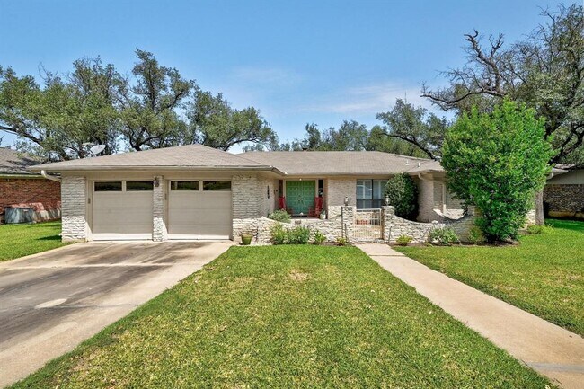 Building Photo - 110 Ridge Oak Dr