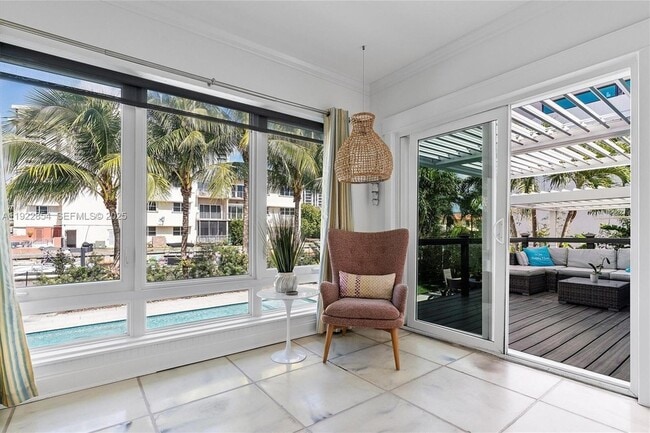 Building Photo - 1361 NE 104th St