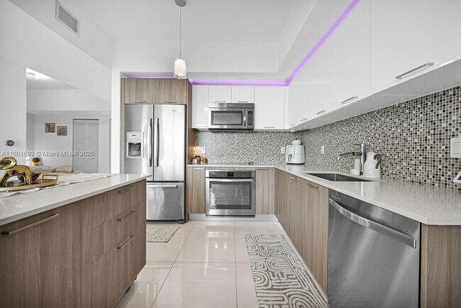 Building Photo - 5252 NW 85th Ave