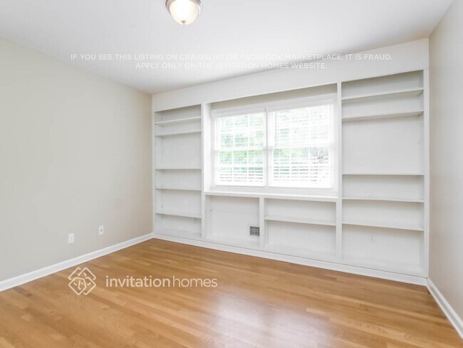 Building Photo - 680 Foxcroft Cir SE