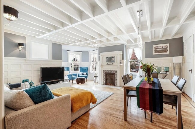 Building Photo - 2096 Pine St