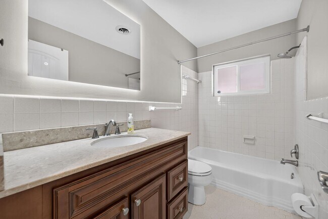 Building Photo - 677 Selkirk Dr