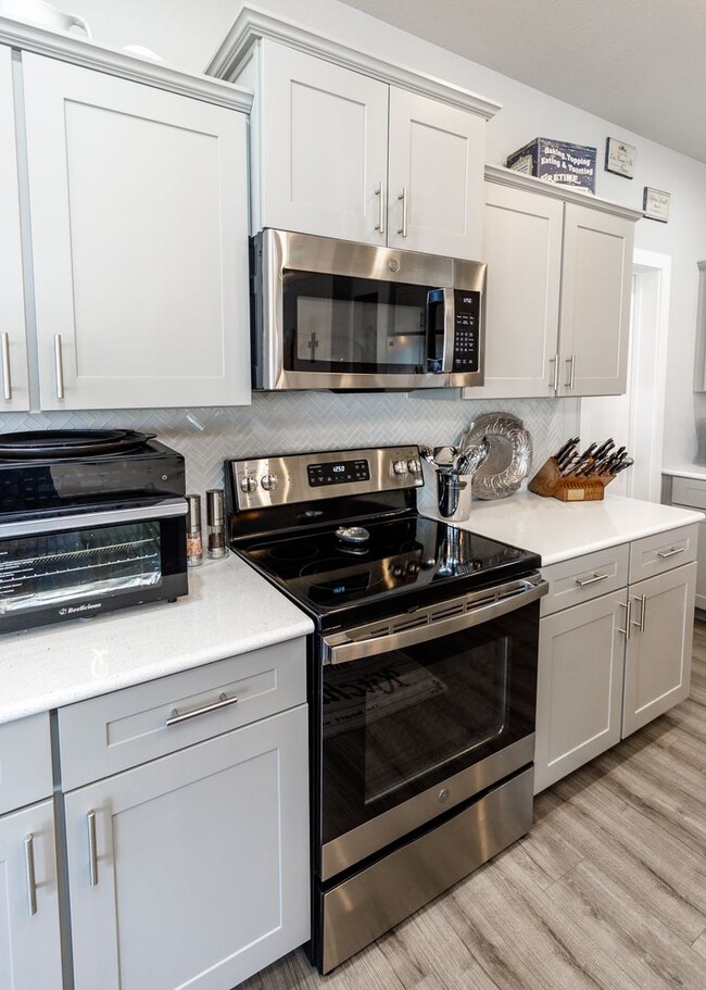 Building Photo - Luxury Ranch-Style Home for Rent | Wolf Ranch | D20 Schools | Pikes Peak Views