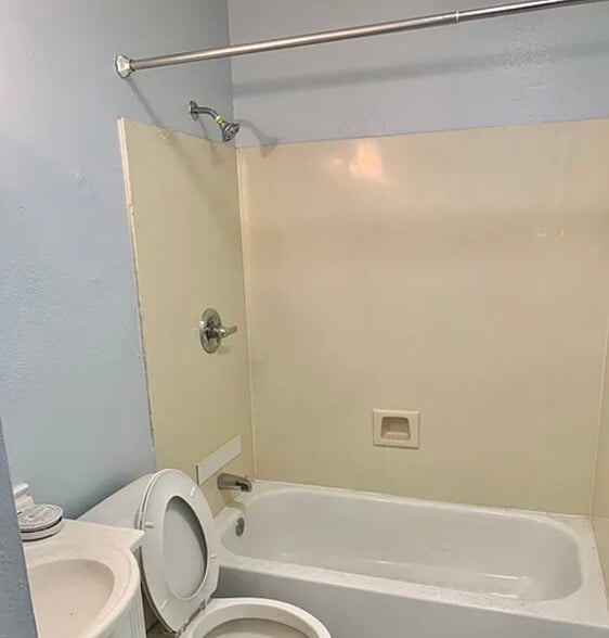 Bathroom 1 - 811 Vouray Dr