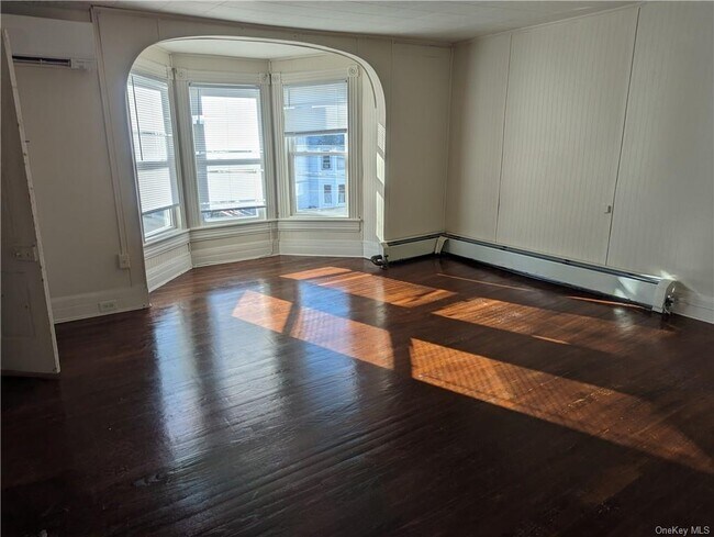 Primary Photo - 20 Pine St