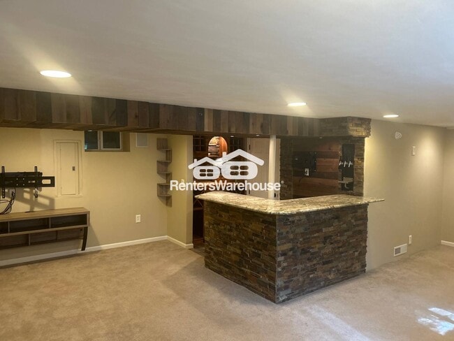 Building Photo - 16436 Elm Dr