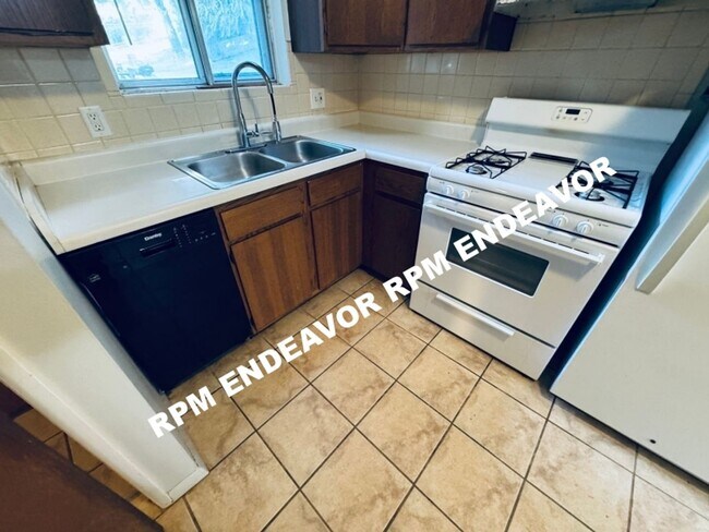 Building Photo - 617-619 San Gabriel PI