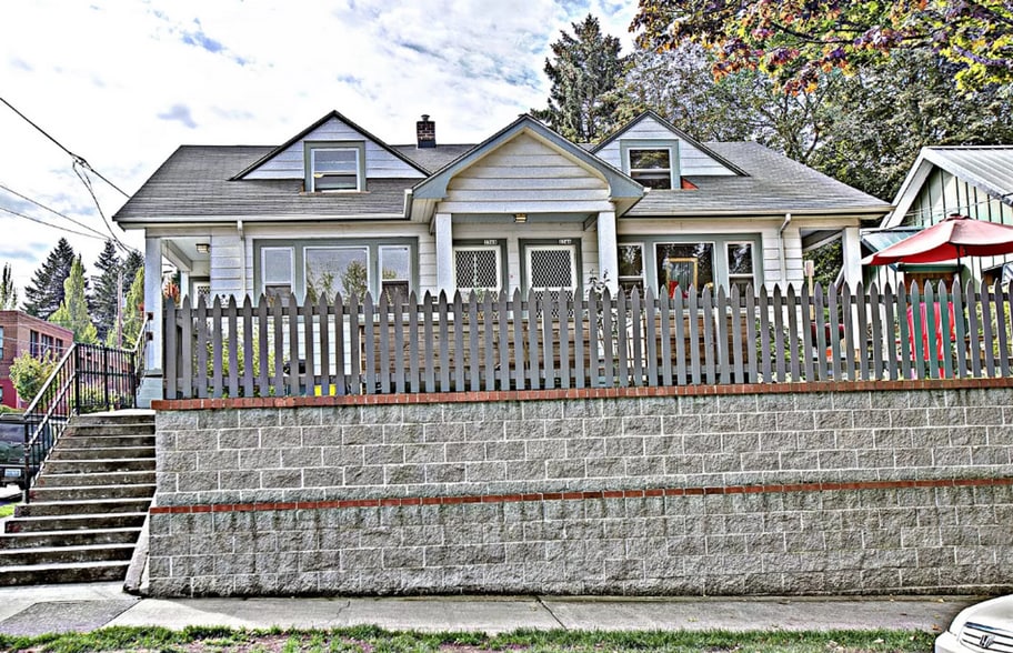 Building Photo - 2346 SE Pine St