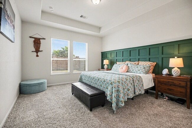 Building Photo - 2214 Lierna Dr