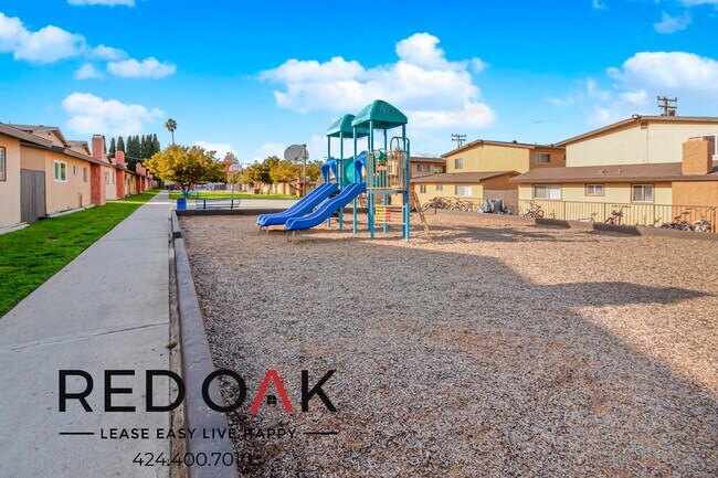 Building Photo - 1806 Plaza del Amo Plz