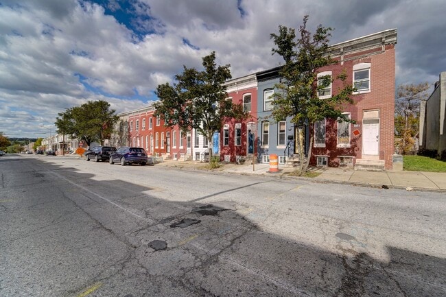 Building Photo - Beautifully Updated Townhome in Prime Location – Move-In Ready!