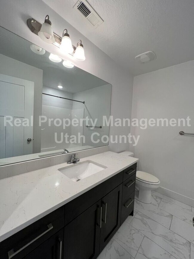 Building Photo - 10863 N Sandstone Way