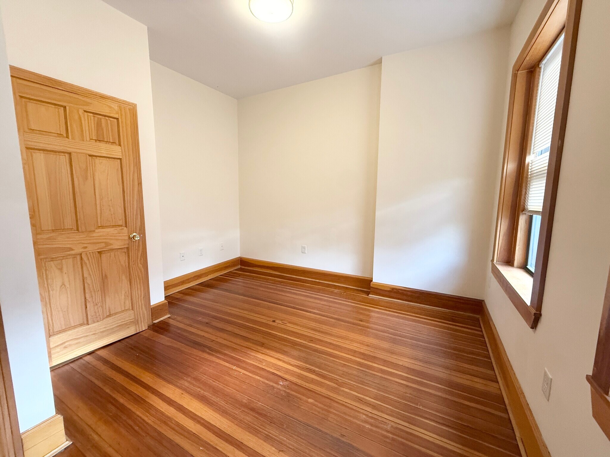 Building Photo - 149 Hillside St