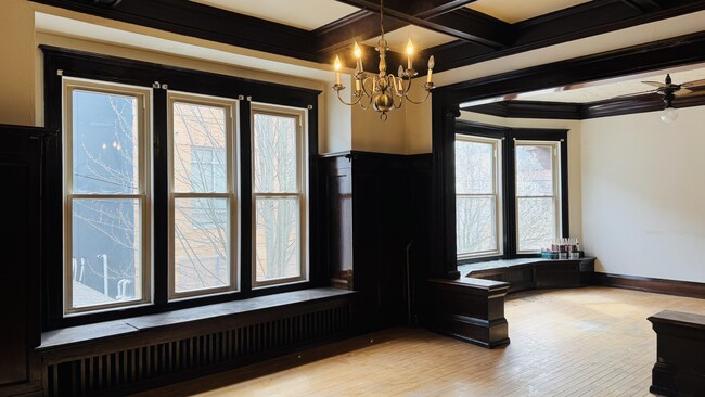 Building Photo - 1024 E Brady St