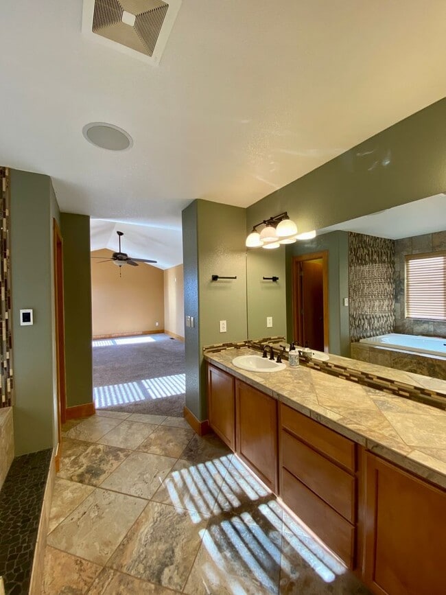 Building Photo - Immaculate 4 bed 3.5 Bath with Mountain Views and Unique Amenities!  Pet Friendly! Desirable 80922!