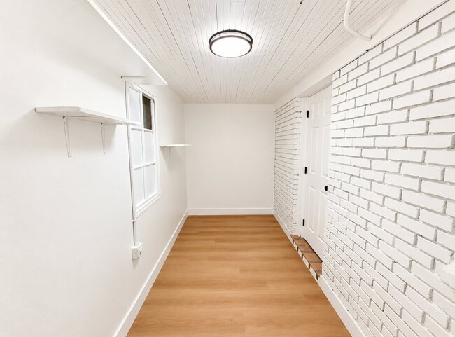 Building Photo - 16 N 100 W