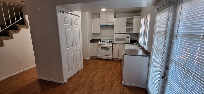 Building Photo - Price reduced to $1,595! 3-Bedroom Condo i...
