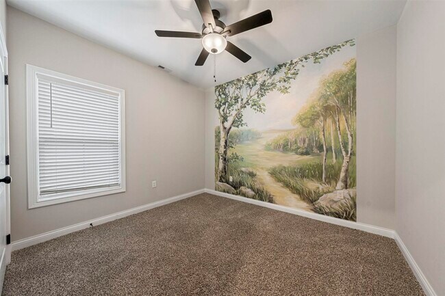 Building Photo - 821 Poplar Log Dr