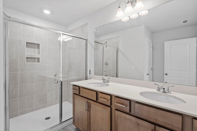 Building Photo - 372 Chesapeake Cmns St