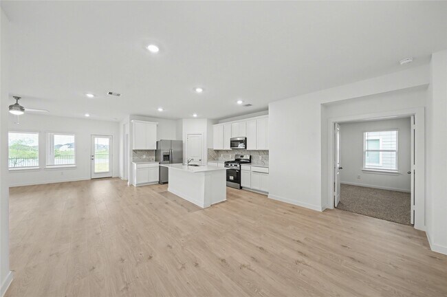 Building Photo - 3930 Langridge Dr